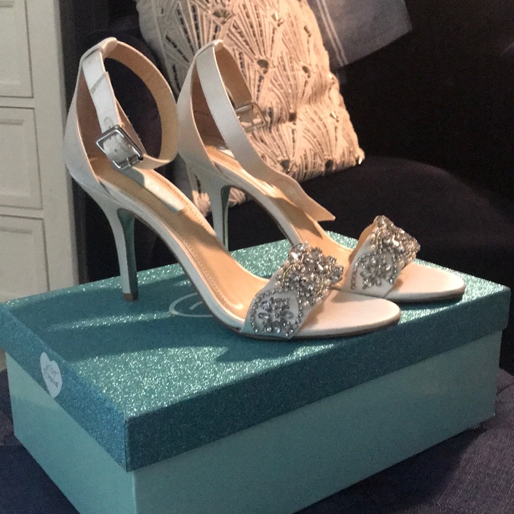 yellow and blue wedges